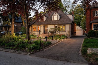 /international/ca/25-cliveden-ave-etobicoke-on-m8z-3m7-canada-toronto-ontario-310108182188/