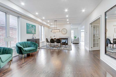 /international/ca/29-pear-blossom-way-east-gwillimbury-ontario-310101017075/?lang=en