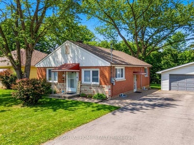 /international/ca/735-srigley-street-newmarket-ontario-310107063557/