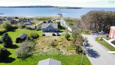 /international/ca/11-court-street-port-hood-nova-scotia-310119970053/