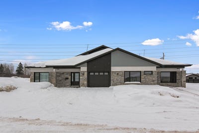 /international/ca/1391-rue-des-roseaux-chicoutimi-quebec-310106048590/