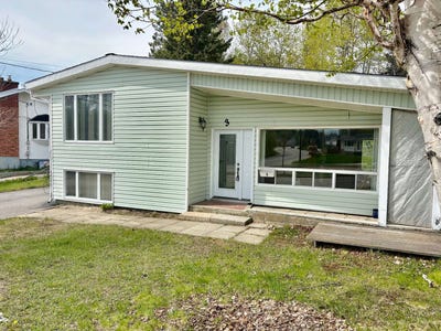 /international/ca/3-place-st-georges-baie-comeau-quebec-310107492023/