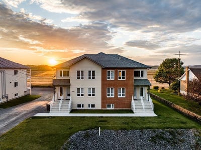 /international/ca/2483-rue-lafleche-saint-paulin-quebec-310094119658/