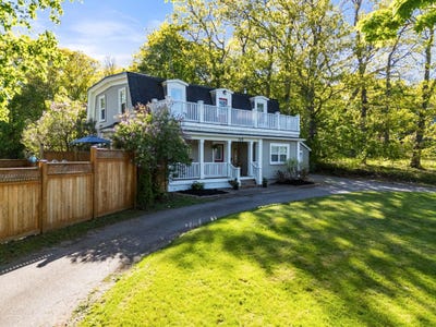 /international/ca/148-main-street-kentville-nova-scotia-310108320653/