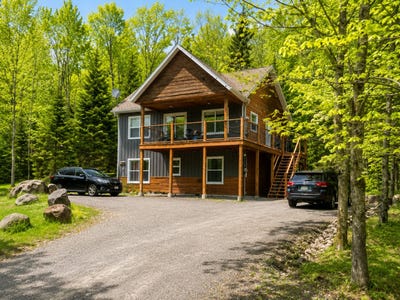 /international/ca/4793-4795-rue-du-gai-luron-sainte-adele-quebec-310104859802/