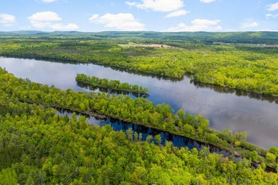 /international/ca/701-ch-des-outaouais-l-ile-du-grand-calumet-quebec-310100430119/