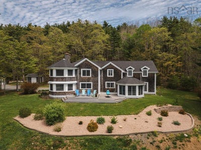 /international/ca/6010-highway-332-middle-lahave-nova-scotia-310108401452/