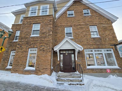 /international/ca/120-rue-lafontaine-riviere-du-loup-qc-g5r3a2-ca-riviere-du-loup-quebec-310100717466/