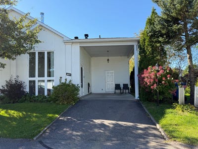 /international/ca/2204-rue-des-roitelets-chicoutimi-quebec-310110348640/