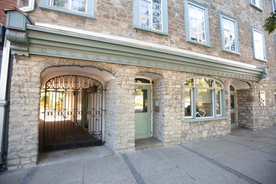 /international/ca/355-rue-st-paul-la-cite-limoilou-qc-g1k3x1-ca-la-cite-limoilou-quebec-310097922196/