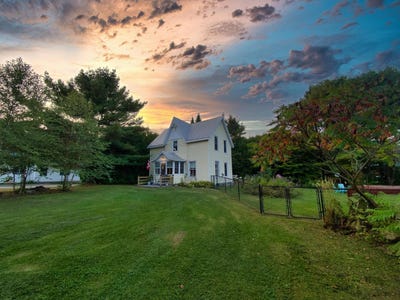 /international/ca/4-spruce-street-lake-of-bays-ontario-310101017442/