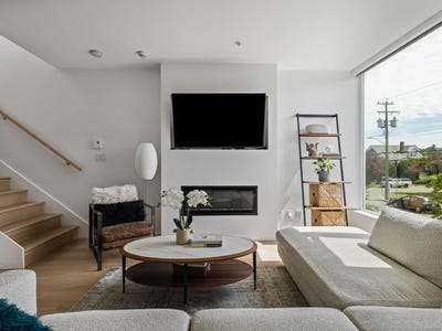 /international/ca/1720-fairfield-rd-108-victoria-british-columbia-310100825540/