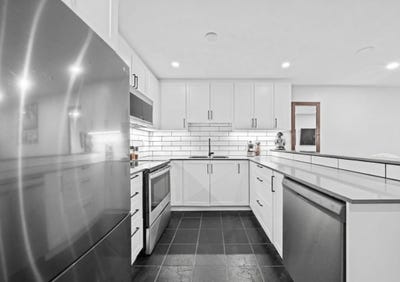 /international/ca/1122-king-albert-avenue-101-coquitlam-british-columbia-310108211965/