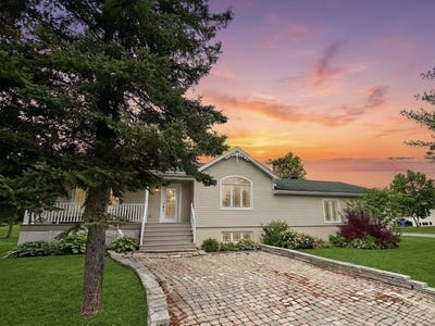 /international/ca/4-rue-des-flambeaux-rimouski-quebec-310103445598/