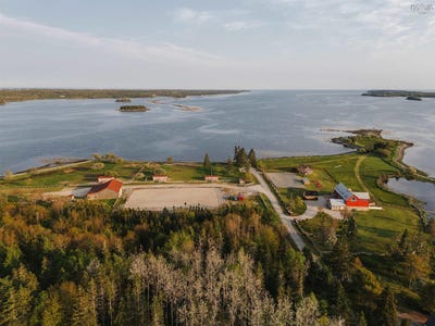 /international/ca/168-stevens-road-lockeport-nova-scotia-310098473871/