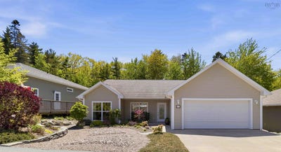/international/ca/32-roundhouse-drive-bridgewater-nova-scotia-310108670608/