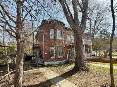 /international/ca/516-518-rue-st-francois-n-fleurimont-quebec-310106428302/