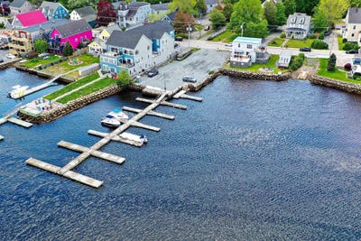 /international/ca/617-619-621-main-street-mahone-bay-nova-scotia-310108592366/