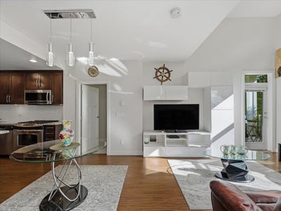 /international/ca/15428-31-avenue-409-surrey-british-columbia-310108484370/