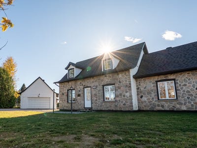 /international/ca/685-boul-des-ruisseaux-mont-laurier-quebec-310108049704/