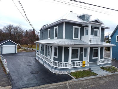 /international/ca/102-104-rue-st-joseph-baie-saint-paul-quebec-310103459943/