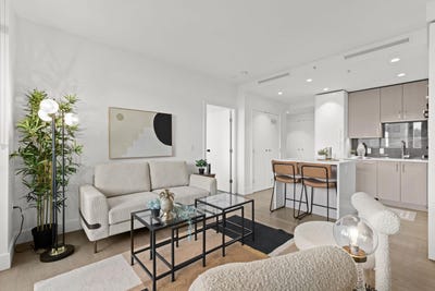 /international/ca/1675-lions-gate-lane-north-vancouver-british-columbia-310100439606/
