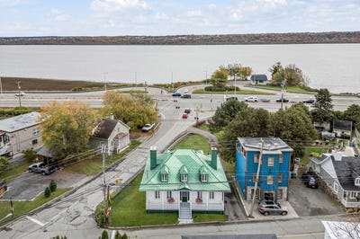 /international/ca/8036z-av-royale-chateau-richer-quebec-310120633971/