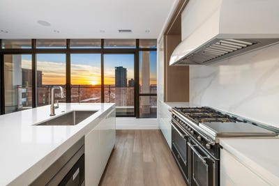 /international/ca/4488-juneau-street-2202-burnaby-british-columbia-310108599292/