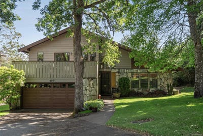 /international/ca/907-woodhall-dr-saanich-british-columbia-310108563620/