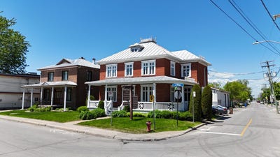 /international/ca/415-rue-du-village-repentigny-le-gardeur-quebec-310100537399/