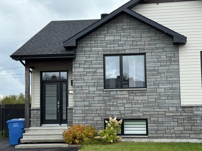 /international/ca/411-rue-de-la-gaillarde-chicoutimi-quebec-310102549773/