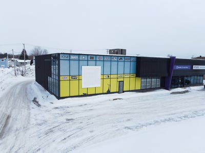 /international/ca/1377-rue-des-champs-elysees-chicoutimi-quebec-310106134174/