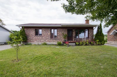 /international/ca/4075-rue-de-la-loire-jonquiere-quebec-310119461103/