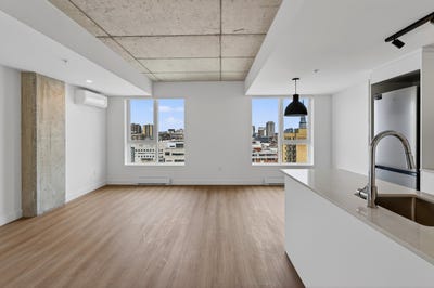 /international/ca/333-boul-rene-levesque-e-montreal-quebec-310108895549/