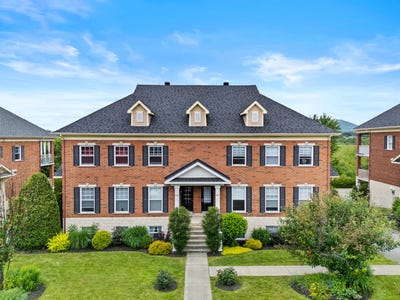 /international/ca/1057-rue-du-moulin-magog-qc-j1x7s8-ca-magog-quebec-310100885980/