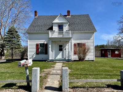 /international/ca/5226-highway-3-chester-basin-nova-scotia-310108183276/