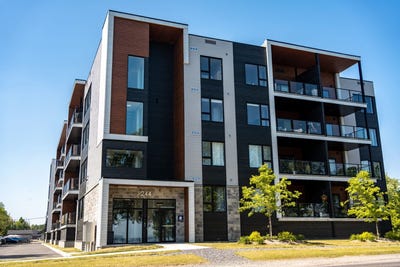 /international/ca/244-rue-principale-saint-zotique-quebec-310102671886/