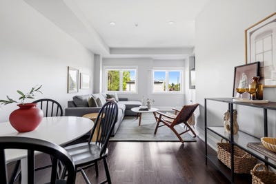 /international/ca/6-kalmar-ave-toronto-ontario-310108400809/