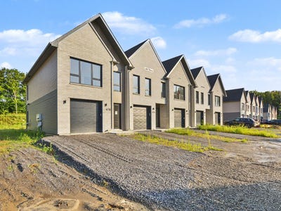 /international/ca/678-rue-caron-saint-joseph-du-lac-quebec-310109856357/