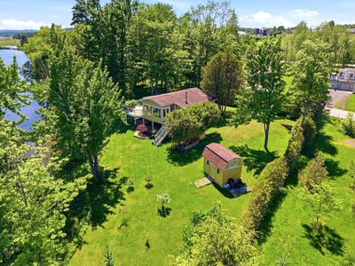 /international/ca/335-rue-du-bord-de-l-eau-sainte-catherine-de-hatley-quebec-310108992002/