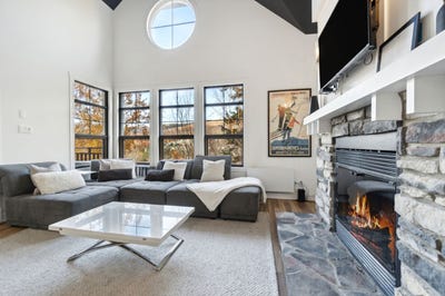 /international/ca/207-ch-des-quatre-sommets-5-mont-tremblant-quebec-310100790391/