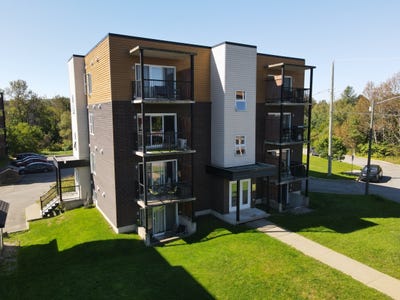 /international/ca/1815-rue-des-herbes-sauvages-la-haute-saint-charles-quebec-310119976002/