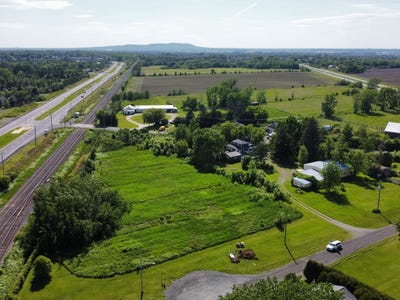 /international/ca/ch-rouillard-mont-saint-hilaire-quebec-310108938572/