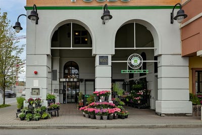 /international/ca/1620-mckenzie-ave-204-saanich-british-columbia-310107641289/