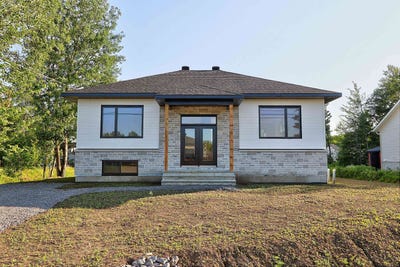 /international/ca/4061-rue-des-castors-notre-dame-du-mont-carmel-qc-g0x3j0-ca-notre-dame-du-mont-carmel-quebec-310100783838/