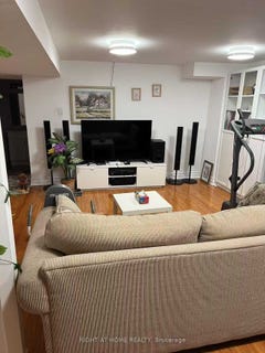 /international/ca/2653-lindholm-crescent-mississauga-ontario-310101204386/
