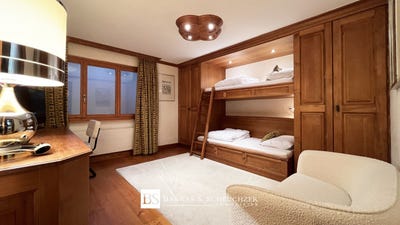 /international/ch/rue-centrale-a-cote-du-guarda-golf-crans-montana-valais-310108727483/