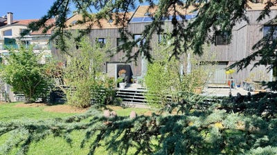/international/ch/grand-triplex-comme-une-maison-et-environnement-villageois-bernex-geneva-310107269587/