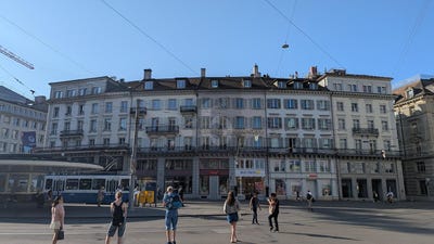 /international/ch/auf-anfrage-zurich-zurich-310101495156/?lang=id
