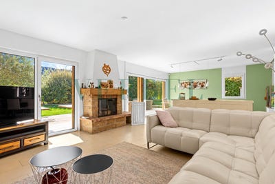 /international/ch/a-la-campagne-hors-du-village-borex-vaud-310110425044/